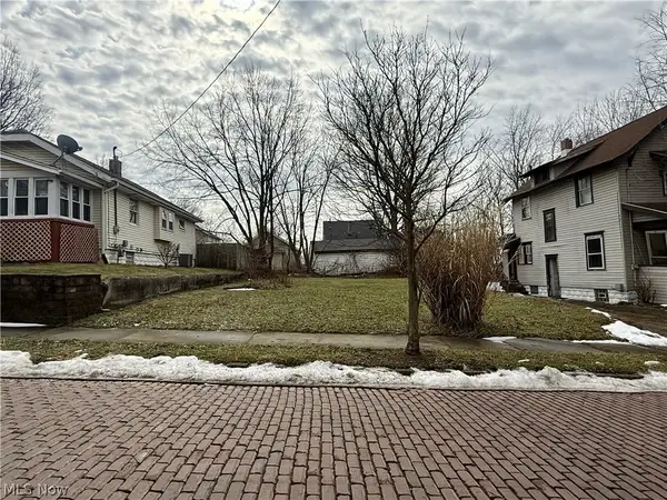 26 Brighton Drive, Akron, OH 44301