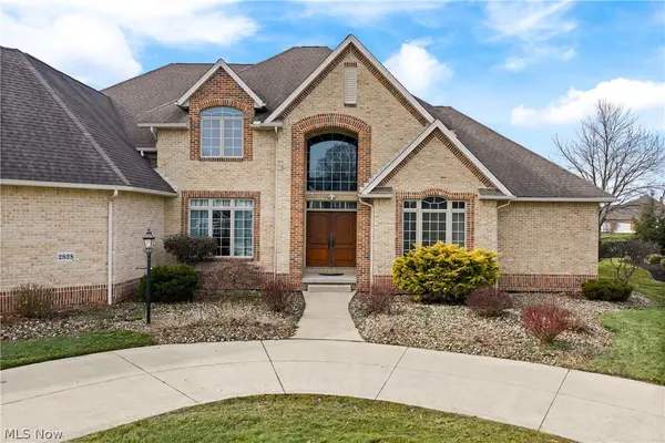 2828 Steelwood Circle, Akron, OH 44312