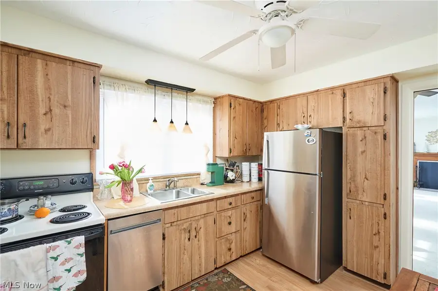 507 E Ford Avenue, Barberton, OH 44203 - #3