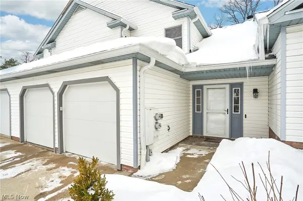 800 Hampton Circle #6, Aurora, OH 44202