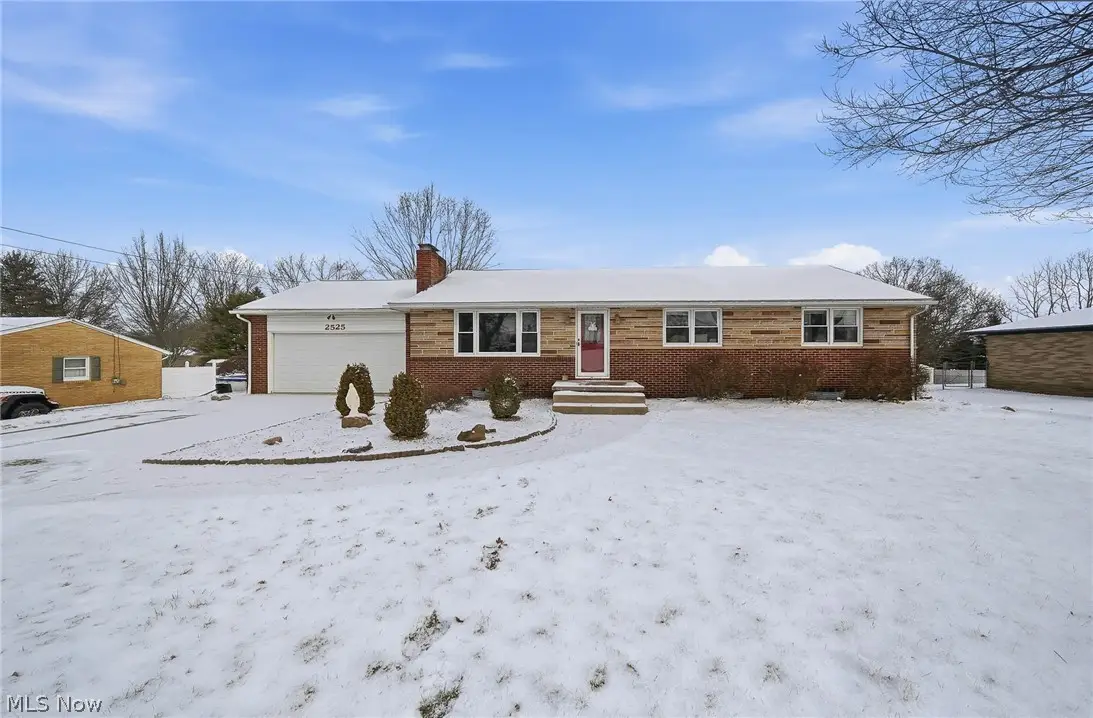 2525 Hollyview Ne Avenue, Canton, OH 44721 - #1