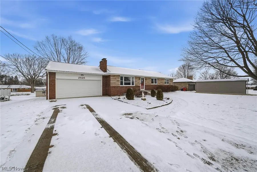 2525 Hollyview Ne Avenue, Canton, OH 44721 - #3