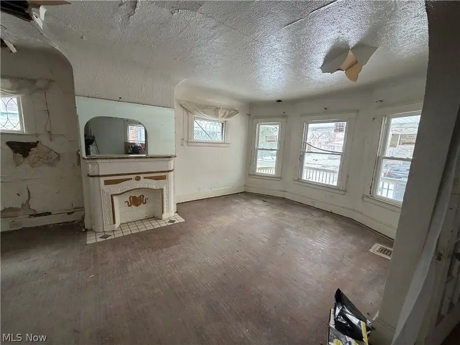 10708 Grantwood Avenue, Cleveland, OH 44108 - #2