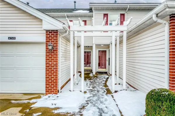 6749 Rockridge Court, Middleburg Heights, OH 44130