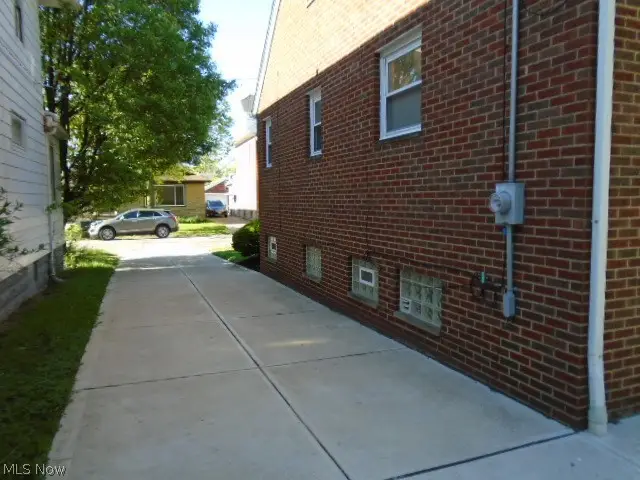 18909 Pawnee Avenue, Cleveland, OH 44119 - #3