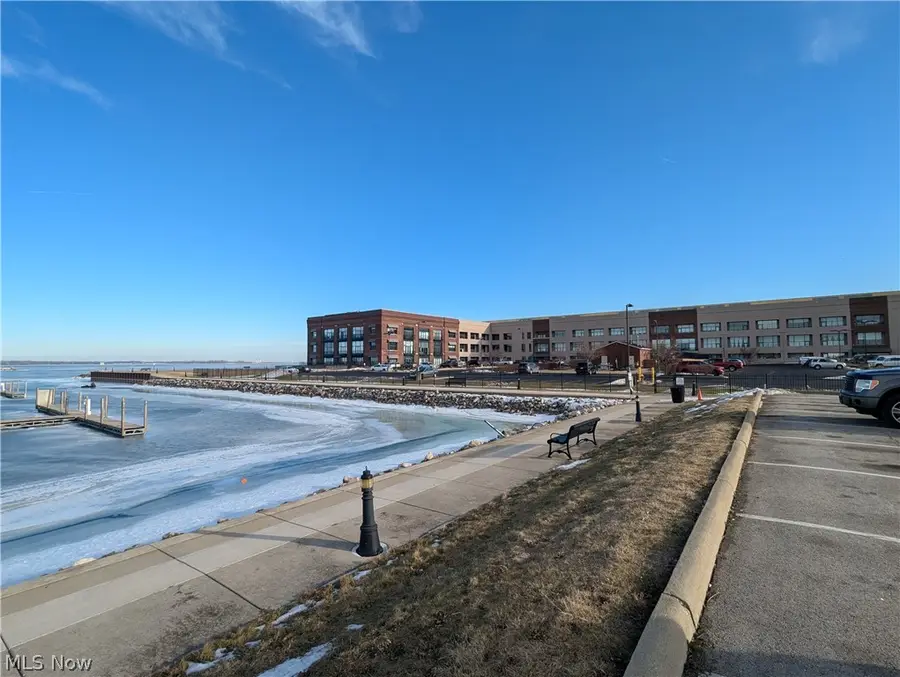 401 W Shoreline Drive #206, Sandusky, OH 44870 - #3