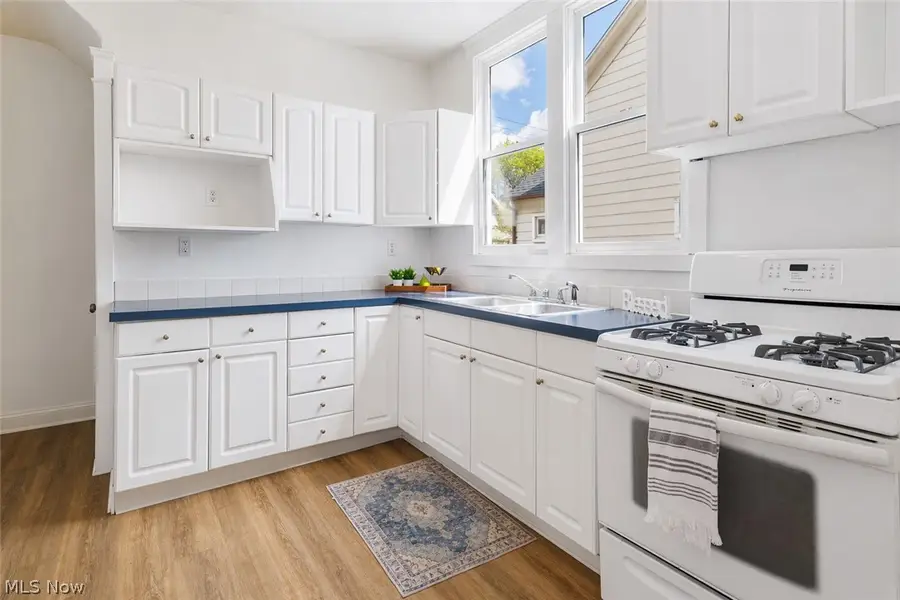 558 Nash Street, Akron, OH 44306 - #3