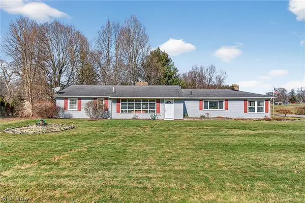 3132 Meadowwood Nw Street, Massillon, OH 44646