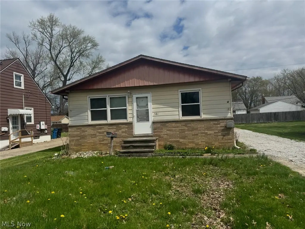 581 E 332nd Street, Eastlake, OH 44095 - #1