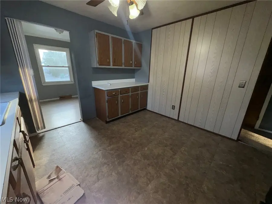 581 E 332nd Street, Eastlake, OH 44095 - #3