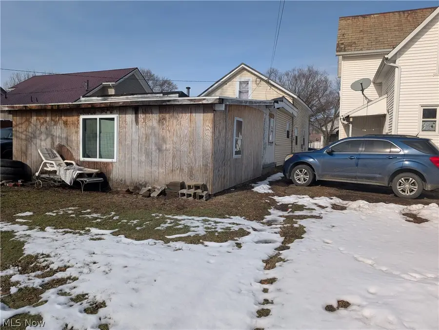 332 Front Sw Avenue, New Philadelphia, OH 44663 - #2