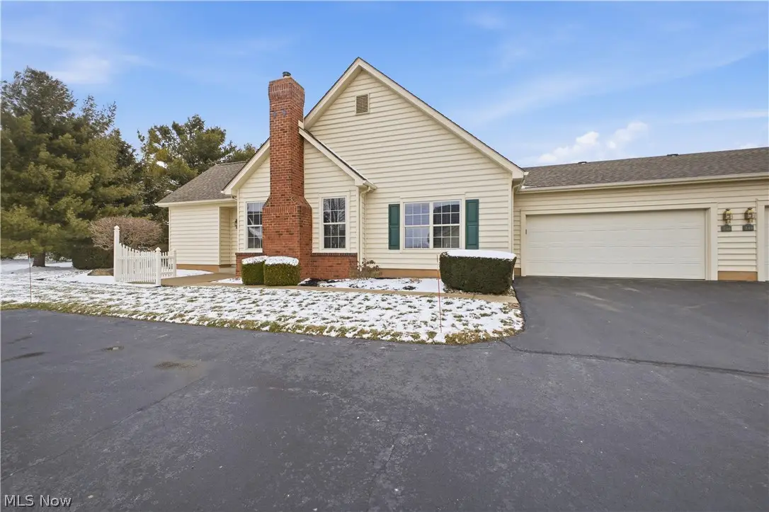 246 Village Court, Columbiana, OH 44408 - #1