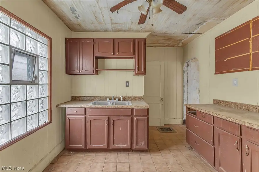 7424 Indiana Avenue, Cleveland, OH 44105 - #3