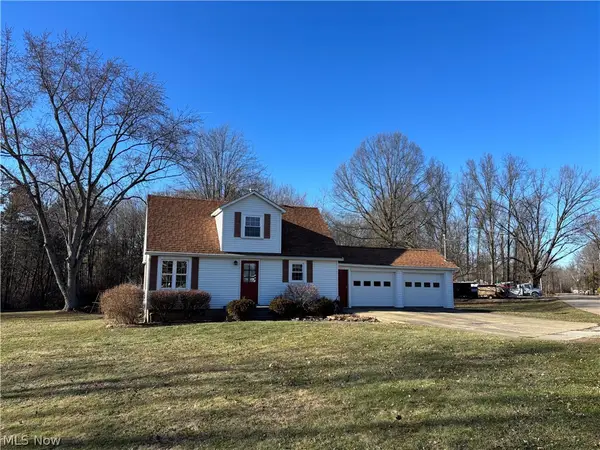 837 Walls Lake Ne Drive, Vienna, OH 44473