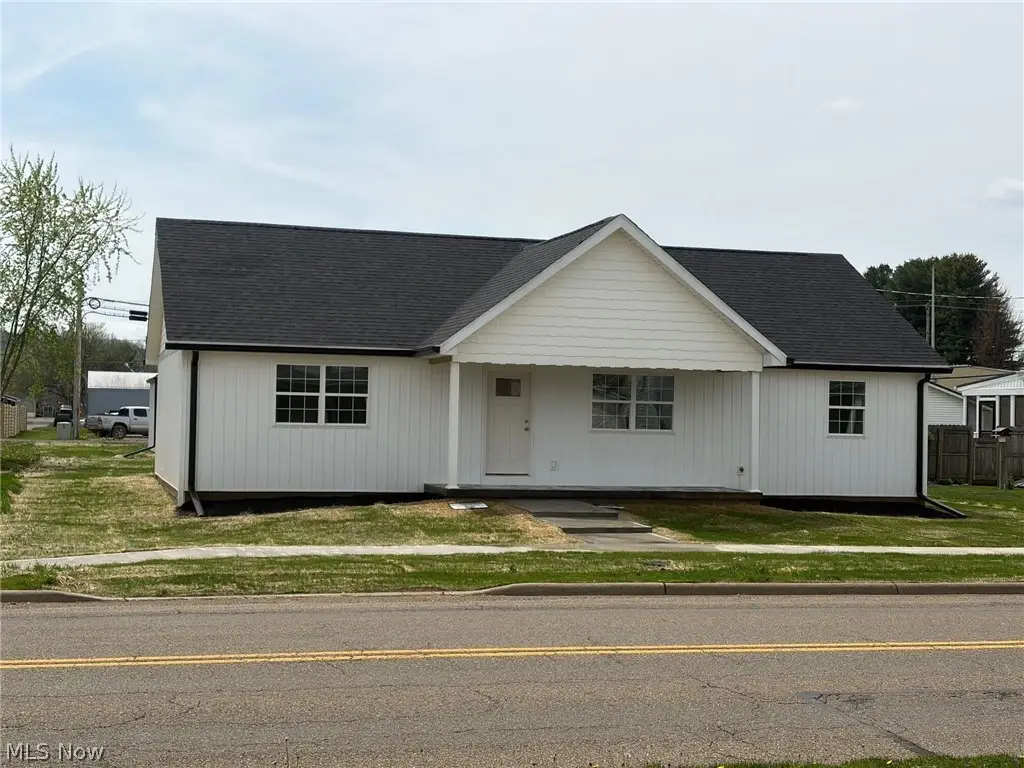 165 W 3rd Street, Frazeysburg, OH 43822 - #1