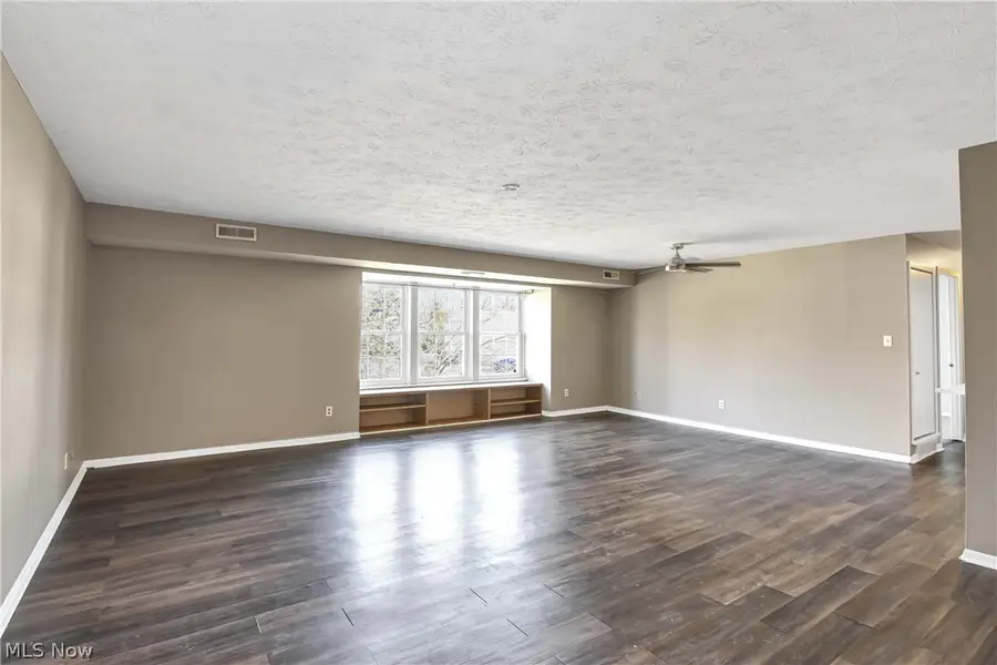 26179 Raintree Boulevard #D8, Olmsted Falls, OH 44138 - #3