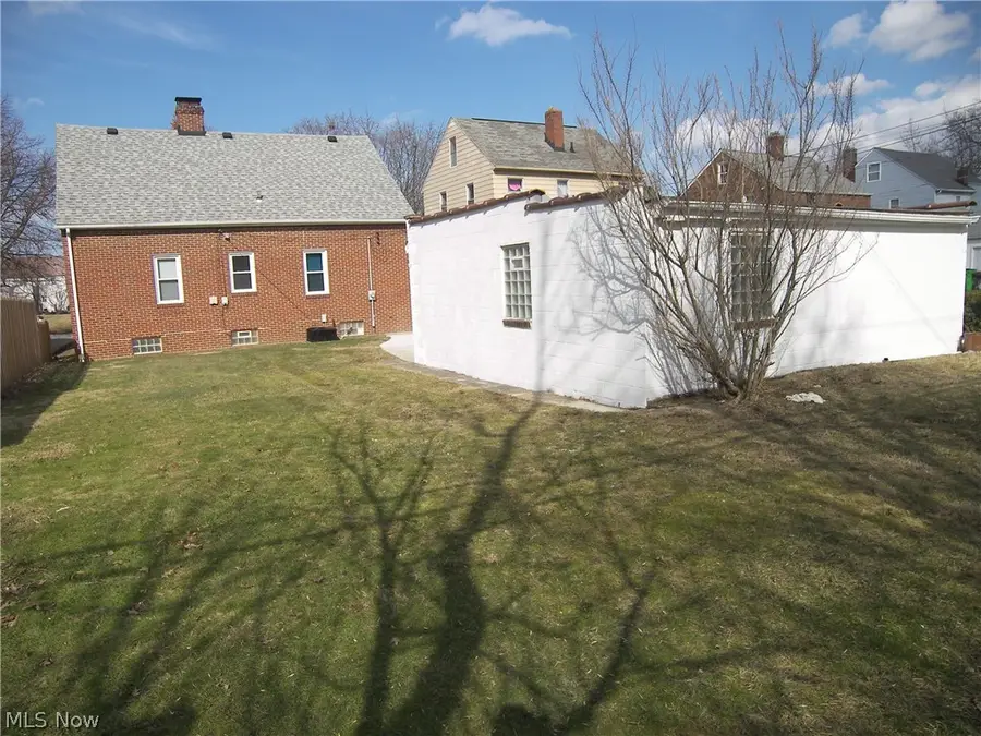 19070 Meredith Avenue, Euclid, OH 44119 - #3