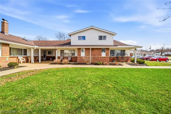 25520 Country Club Boulevard #4, North Olmsted, OH 44070