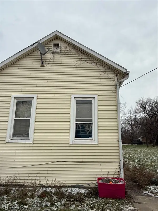 3325 E 49th Street, Cleveland, OH 44127