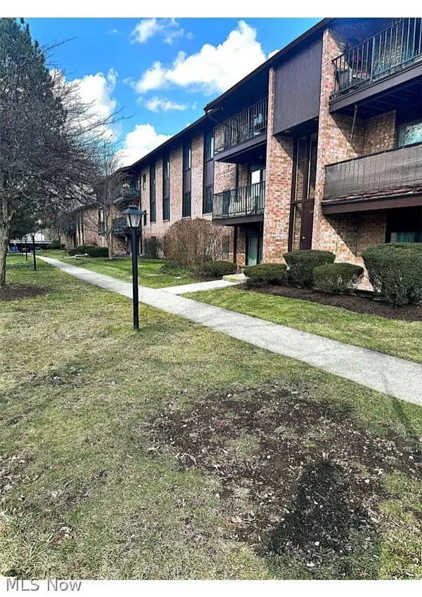 16460 Heather Lane, Middleburg Heights, OH 44130