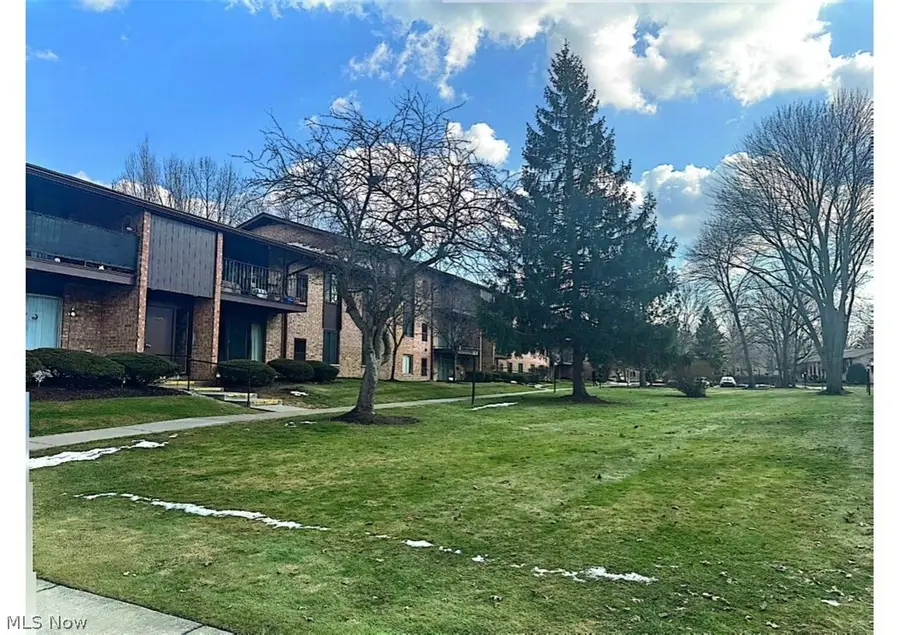 16460 Heather Lane, Middleburg Heights, OH 44130 - #3