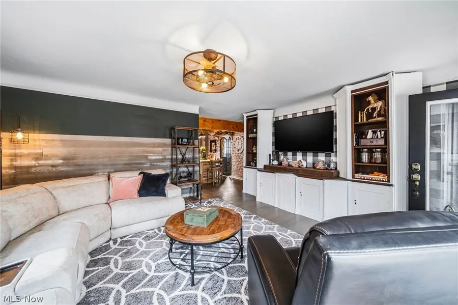 6563 W 130th Street, Parma Heights, OH 44130 - #3