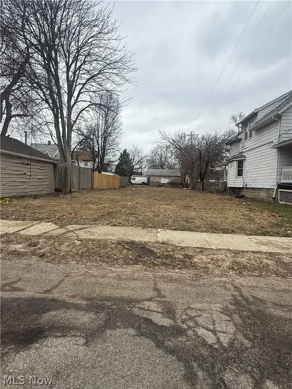 13942 Sacramento Avenue, Cleveland, OH 44111