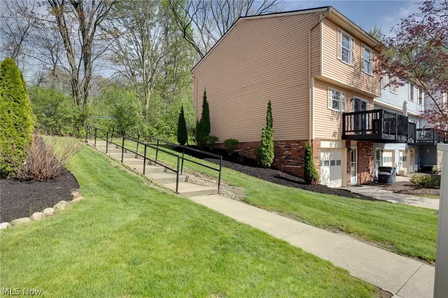 91 Quaker Ridge Drive, Akron, OH 44313 - #3