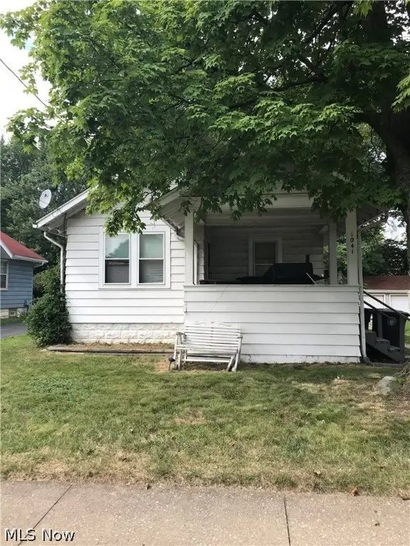 1041 E Archwood Avenue, Akron, OH 44306