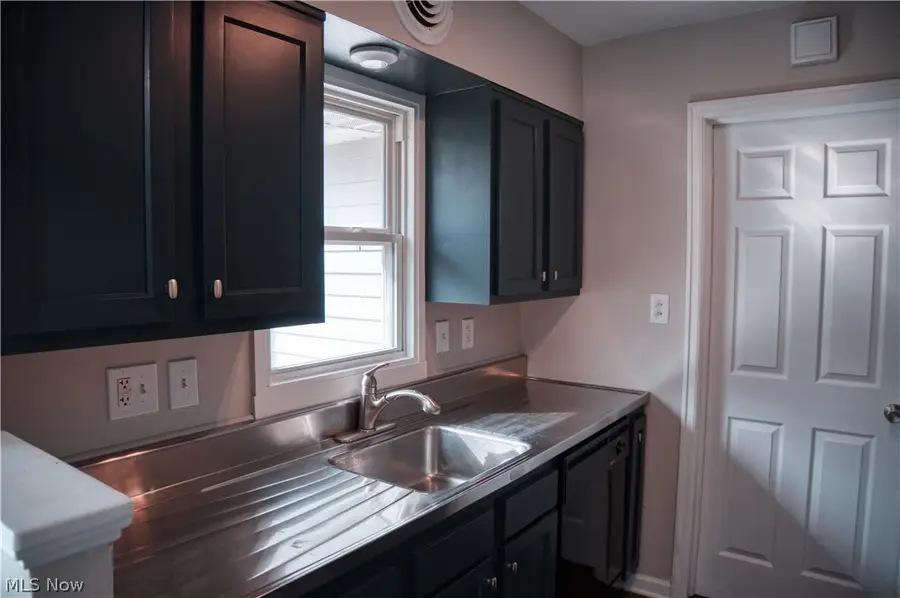 9272 W Ridgewood Drive, Parma Heights, OH 44130 - #2