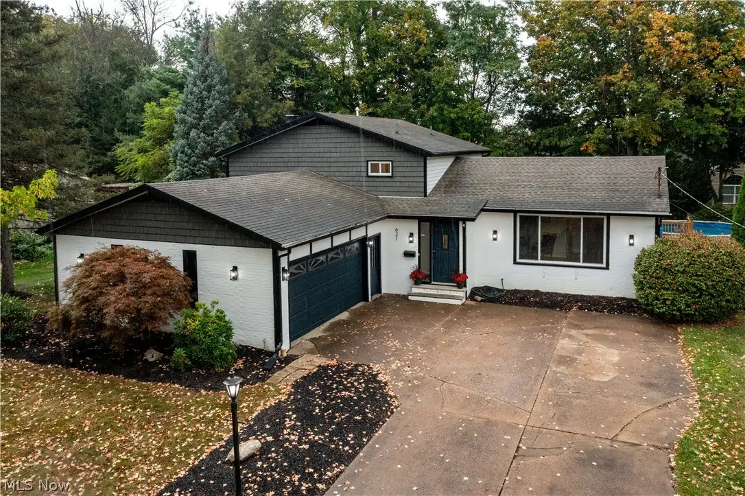 621 Van Oaks Drive, Amherst, OH 44001 - #1