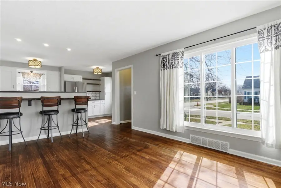 483 E 330th Street, Willowick, OH 44095 - #3