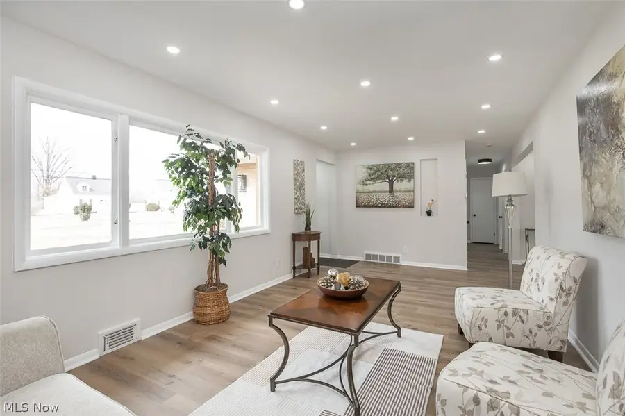 5301 Mardale Avenue, Bedford Heights, OH 44146 - #2