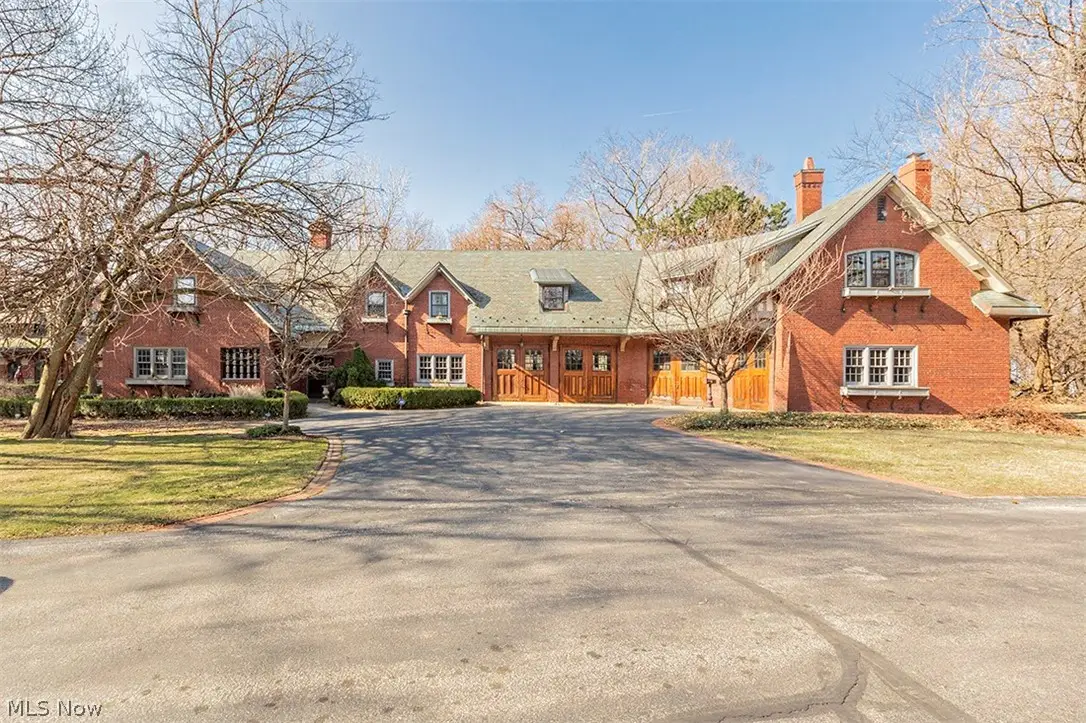 10 E Hanna Lane, Bratenahl, OH 44108 - #1