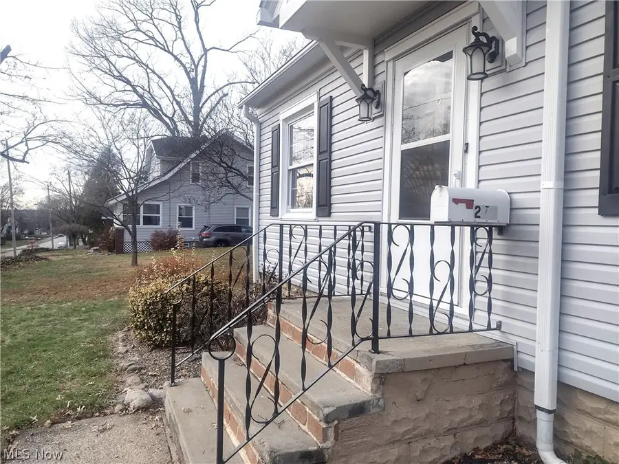 279 E Baird Avenue, Barberton, OH 44203 - #2