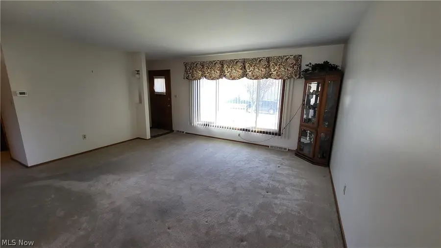 4736 Deborah Lynn Drive, Brooklyn, OH 44144 - #2