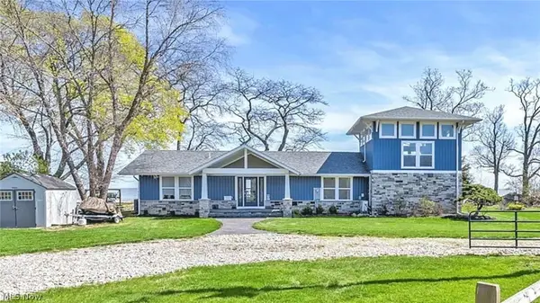 104 E Point Drive, Kelleys Island, OH 43438
