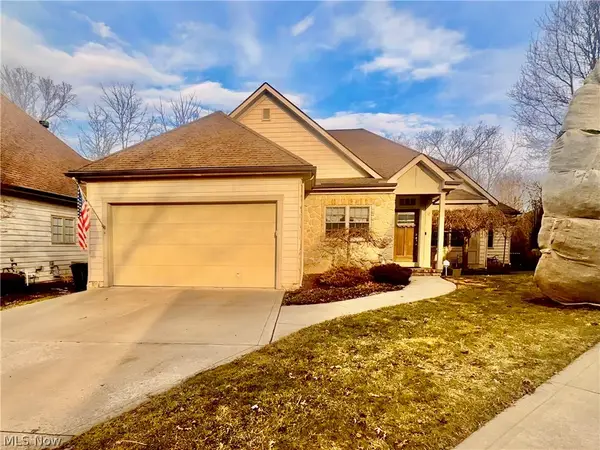9 River Side Drive, Rocky River, OH 44116
