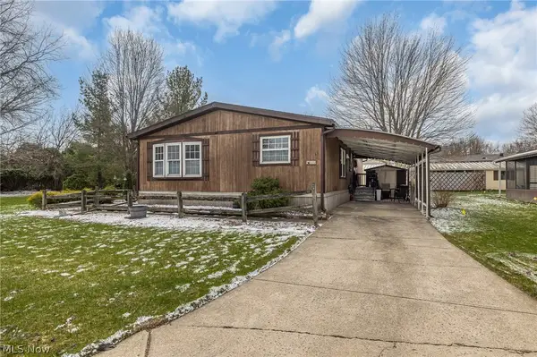 63 Parkway Drive, Olmsted Twp, OH 44138