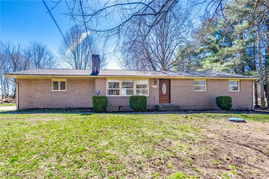 6814 Skylane Nw Street, North Canton, OH 44720 - #2