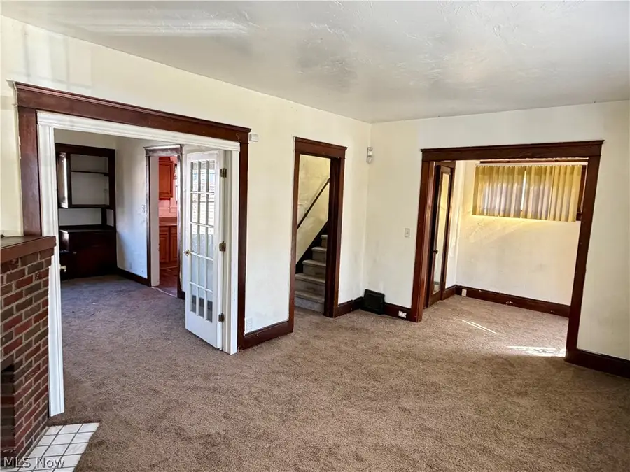 9711 Parmelee Avenue, Cleveland, OH 44108 - #3