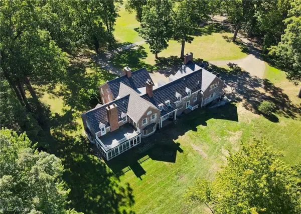 1322 Springhill Ne Lane, Massillon, OH 44646