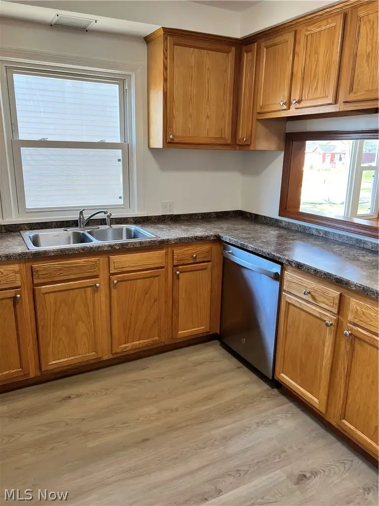 304 E Tuscarawas Avenue, Barberton, OH 44203 - #3