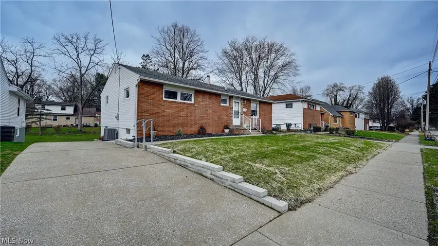 1133 Clearmount Se Avenue, North Canton, OH 44720 - #3