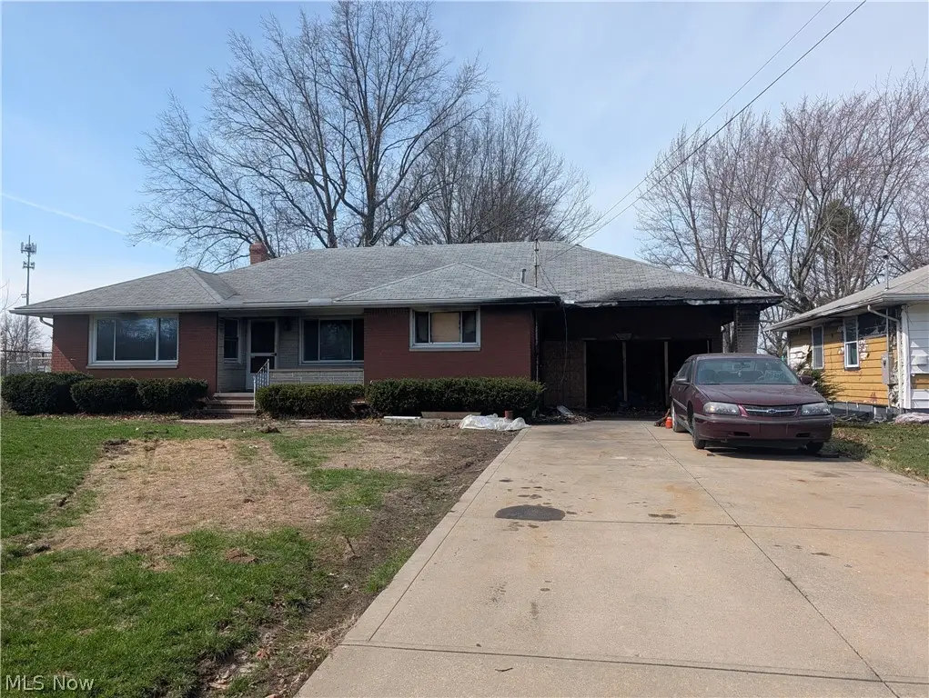 3346 Regina Avenue, Lorain, OH 44052 - #1
