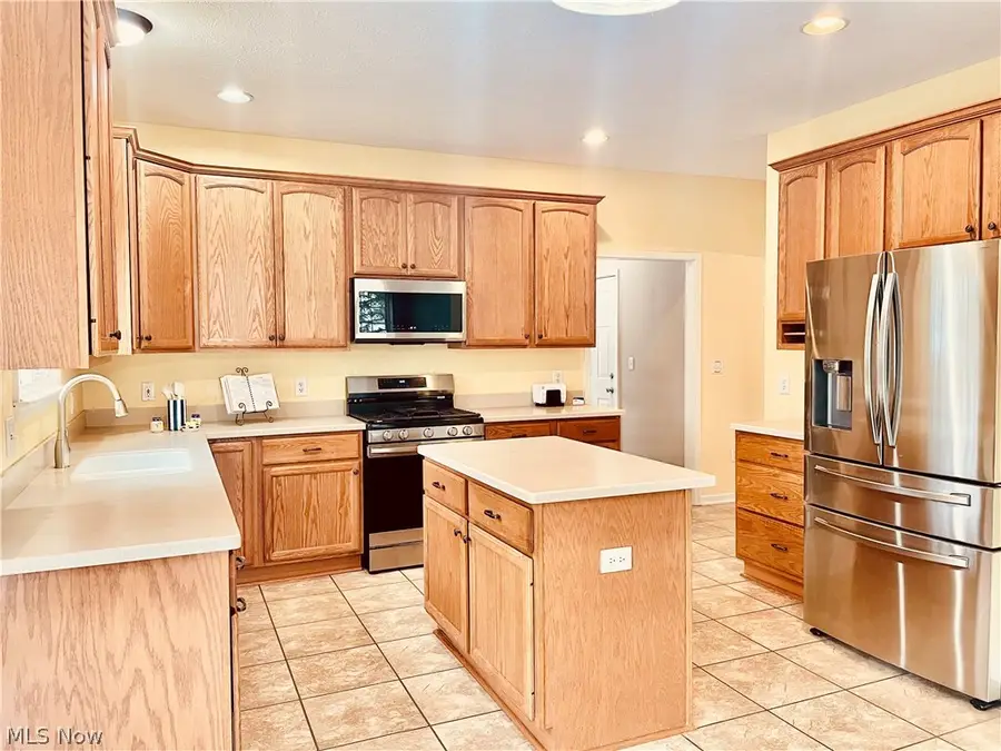 8820 Chaucer Boulevard, Broadview Heights, OH 44147 - #3