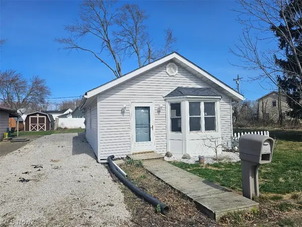 27292 Lake Front Drive, Beloit, OH 44609