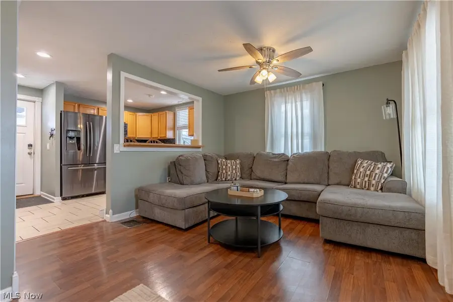 702 Griffith Sw Avenue, Massillon, OH 44647 - #3