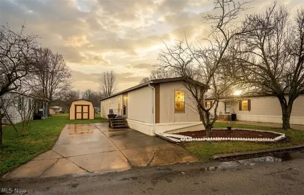 708 Country Pines Sw Drive, Warren, OH 44481