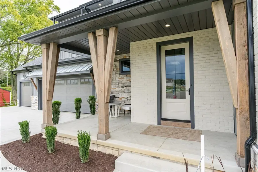 550 Woodlands Glen Avenue, Hartville, OH 44632 - #2